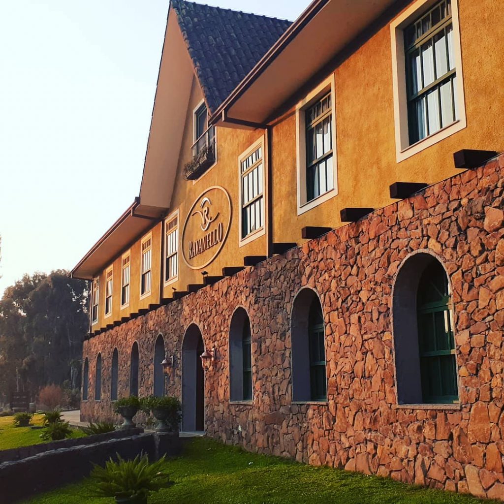 Foto de Vinícola Ravanello, Gramado: Patio externo - Tripadvisor